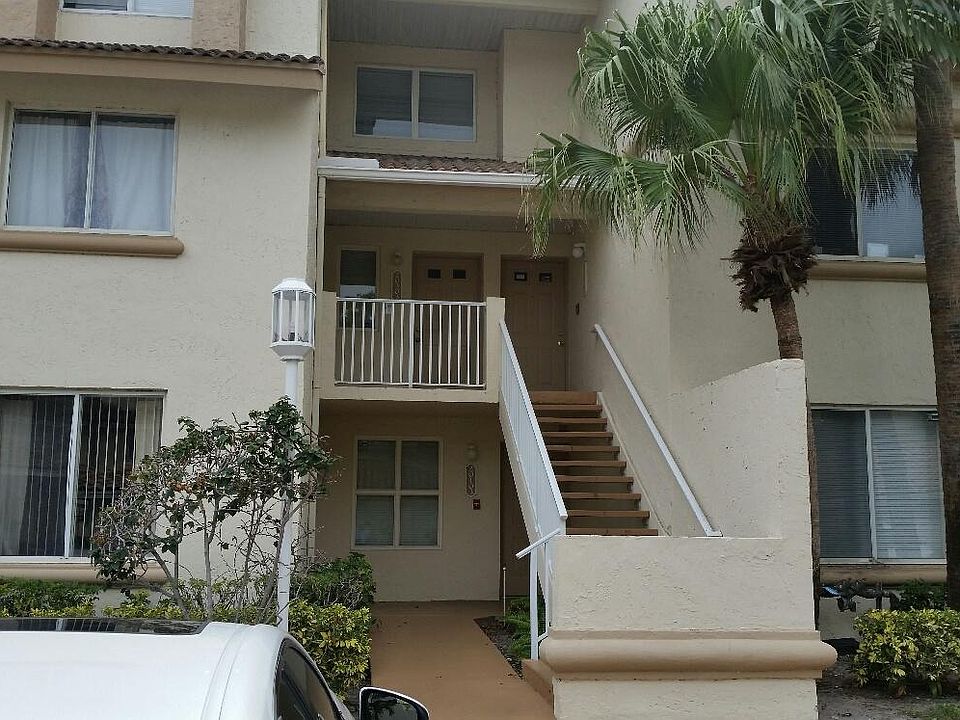 1st image of 22201 Glenmoor Dr