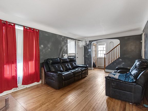5th image of 15276 Young St