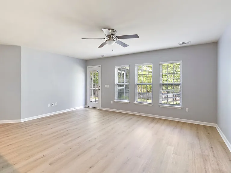 47 Glenwood Ct — Photo 11