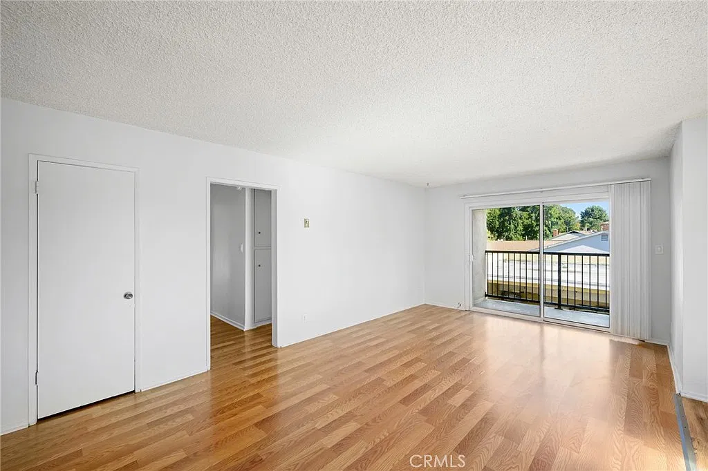 2 bed, 2.0 bath, 900 sqft, $2,500 — Photo 4