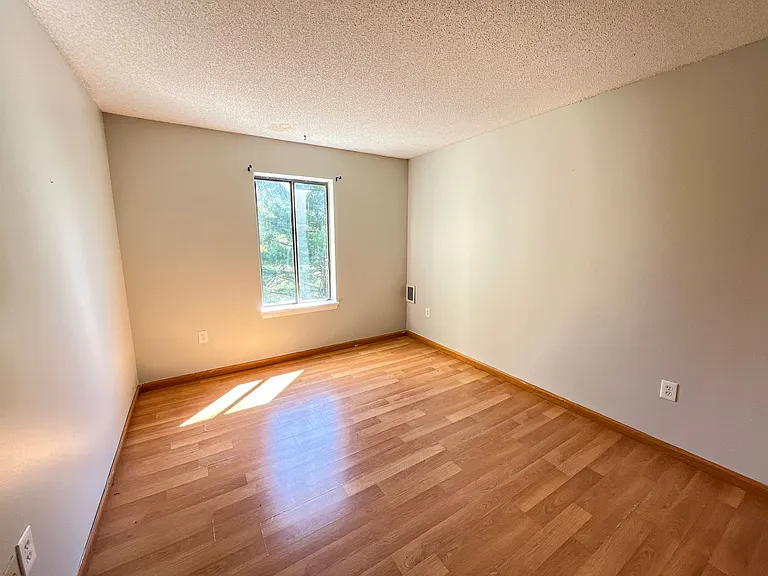 175 Mill Pond Rd #102 — Photo 9