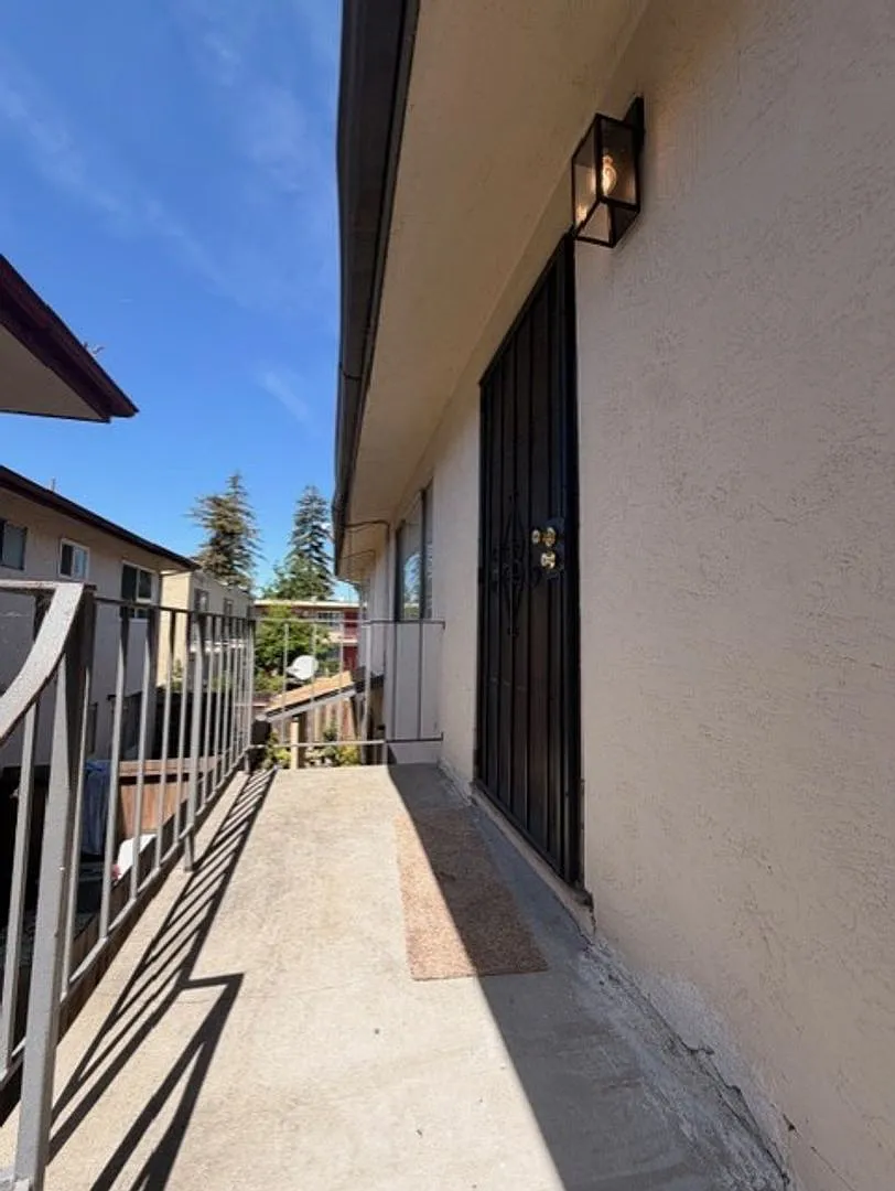 Dixon Townhouse — Photo 3