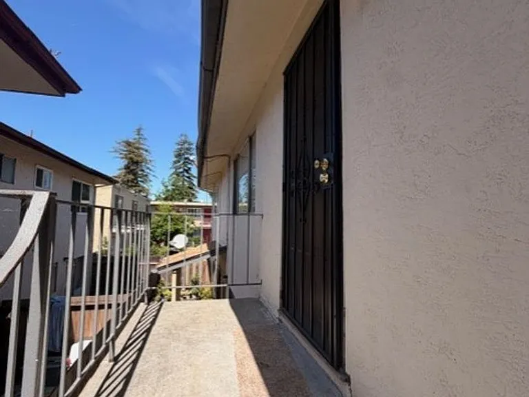 Dixon Townhouse — Photo 18