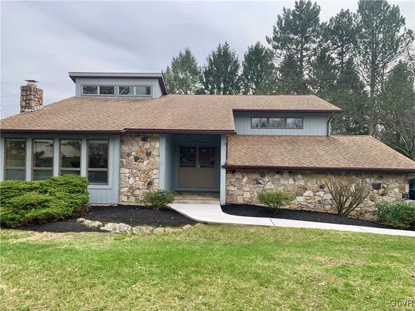 8216 Peach Ln, Fogelsville, PA 18051