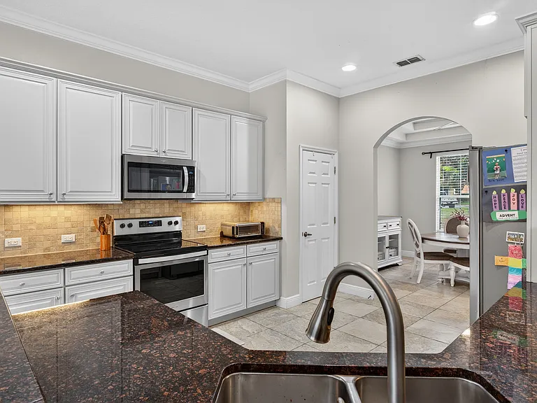 1121 Charming St — Photo 10