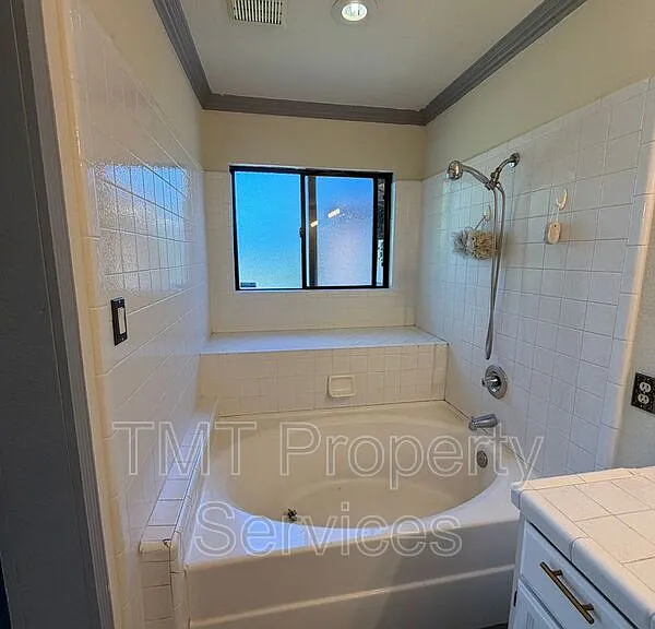 930 Graywood Cir — Photo 20