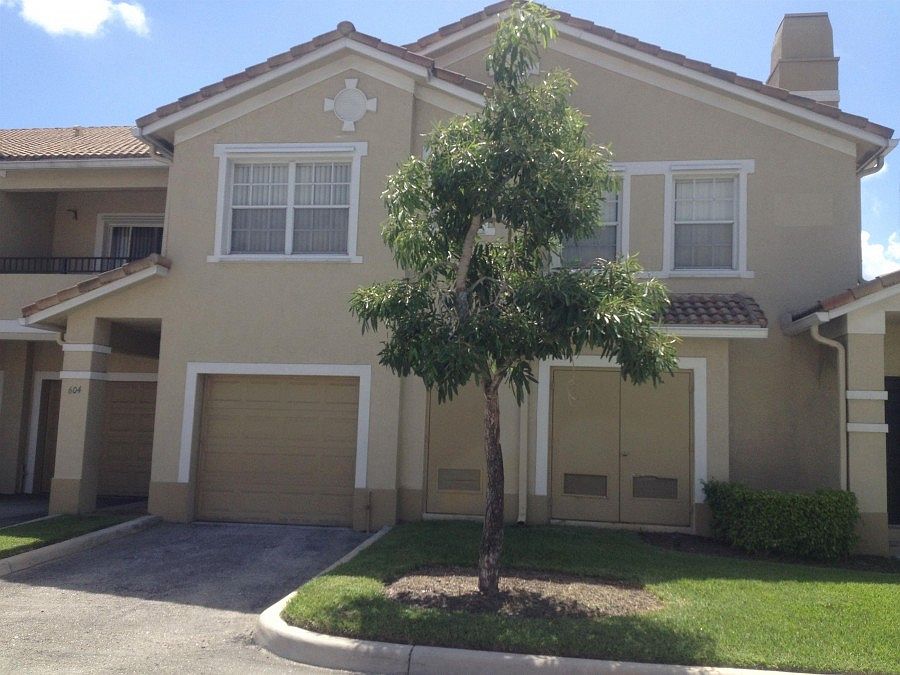 1st image of 605 Belmont Ln