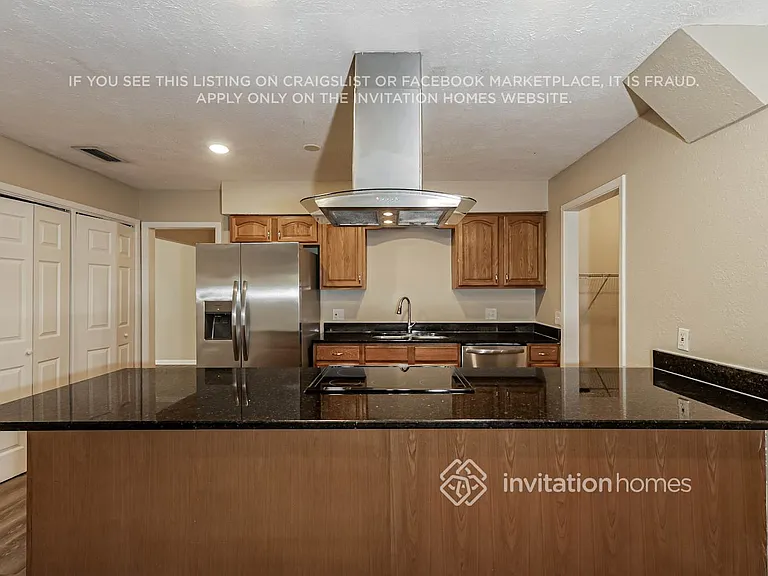 2314 Medford Ln — Photo 8