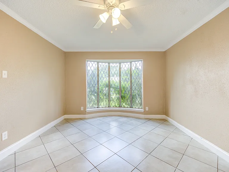 2427 Ridgemont Dr — Photo 12