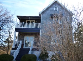 13A Makamah Beach Rd, Northport, NY 11768
