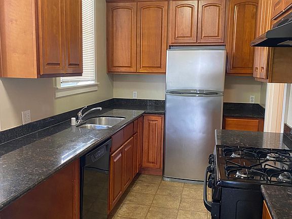 2nd image of 2261 Park Blvd