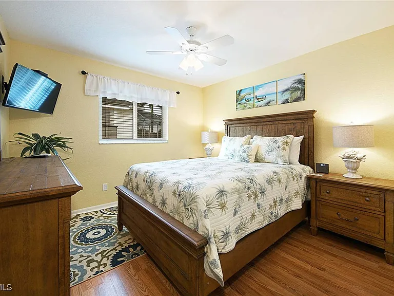 4138 SW 5th Ave — Photo 16