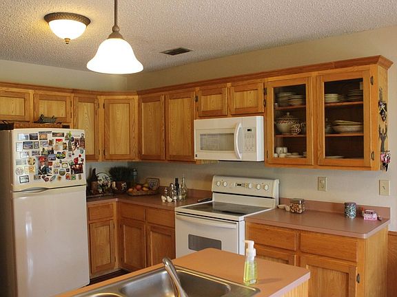 3rd image of 4115 Camellia Ct