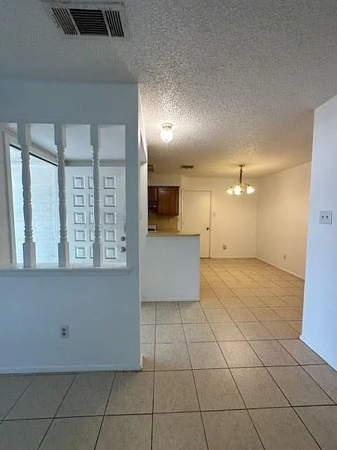 3 bed, 2.0 bath, 1908 sqft, $1,575 — Photo 1