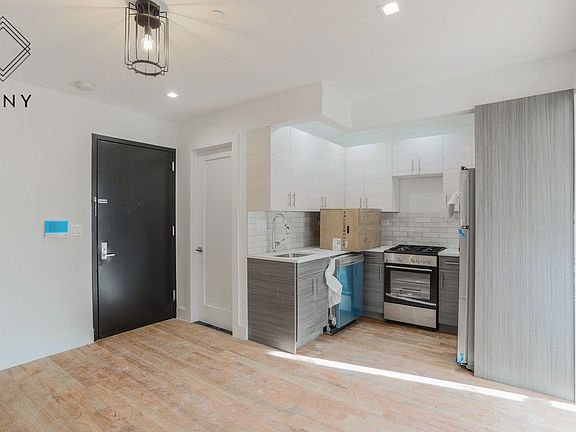 3rd image of 172 Vernon Ave #4R