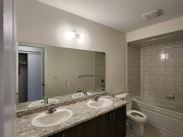 527 Old Harwood Ave E — Photo 3