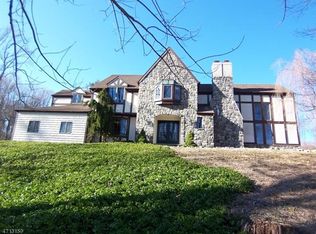 1 Hook Mountain Dr, Annandale, NJ 08801