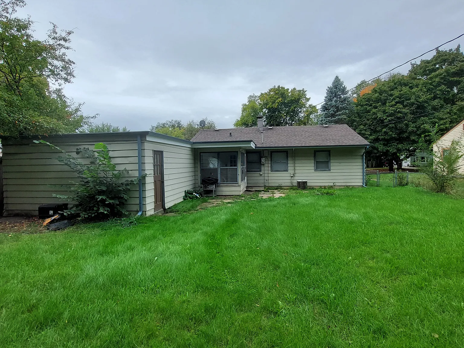 3 bed, 960 sqft, $1,350 — Photo 2