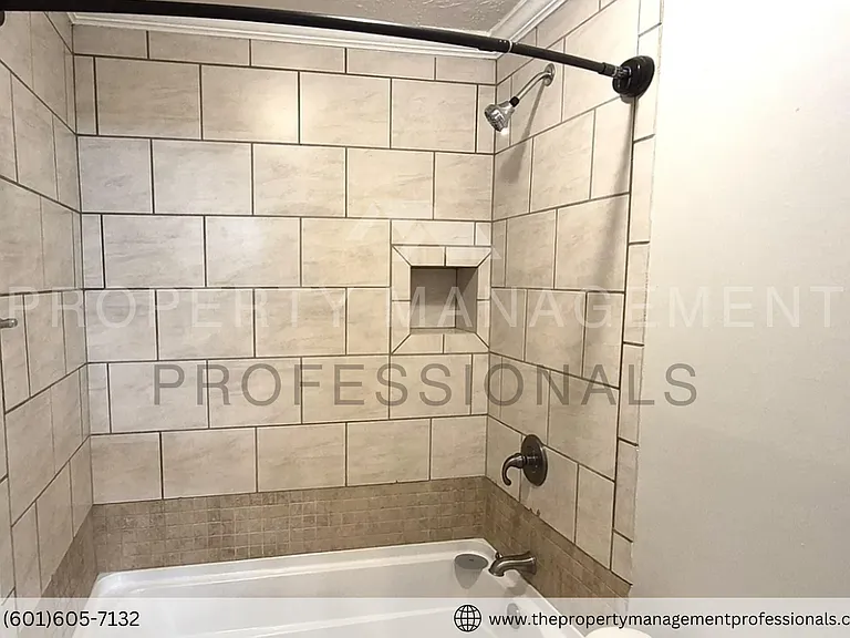 1102 Martin Dr — Photo 15