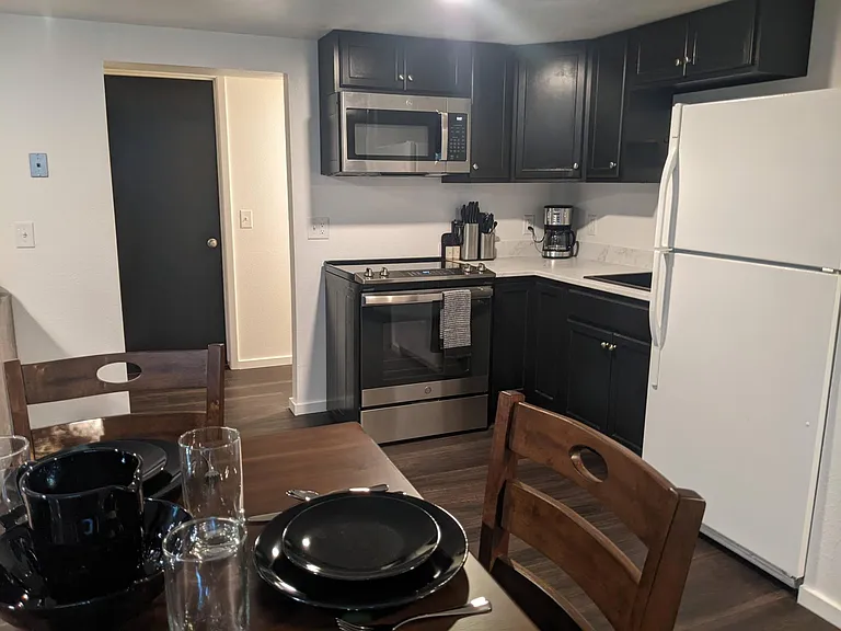 601 Parkhill Dr #1/2 — Photo 3
