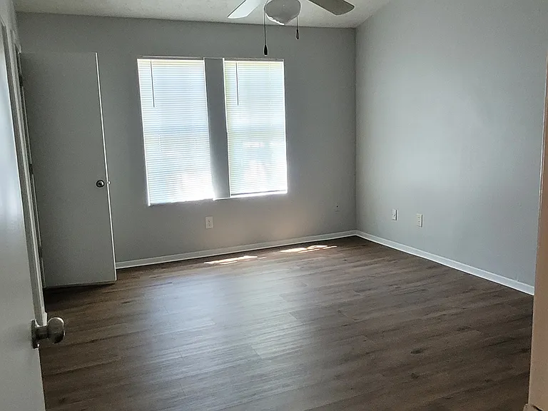 1217 Lakeview Xing — Photo 16
