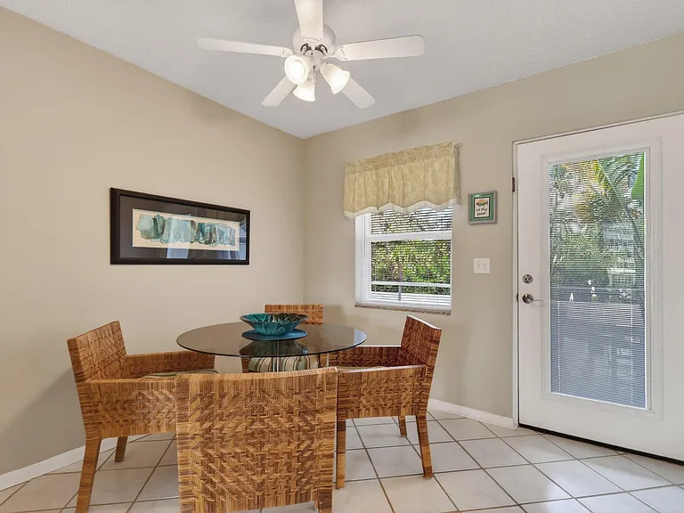 139 Sunrise Ave — Photo 4