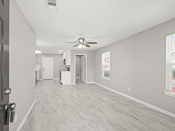 4th image of 618 Hoffman St