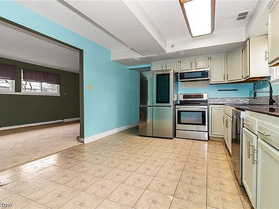 5th image of 2241 Bryn Mawr Dr