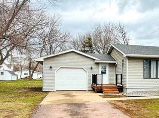 413 N Juniper St, Lennox, SD 57039