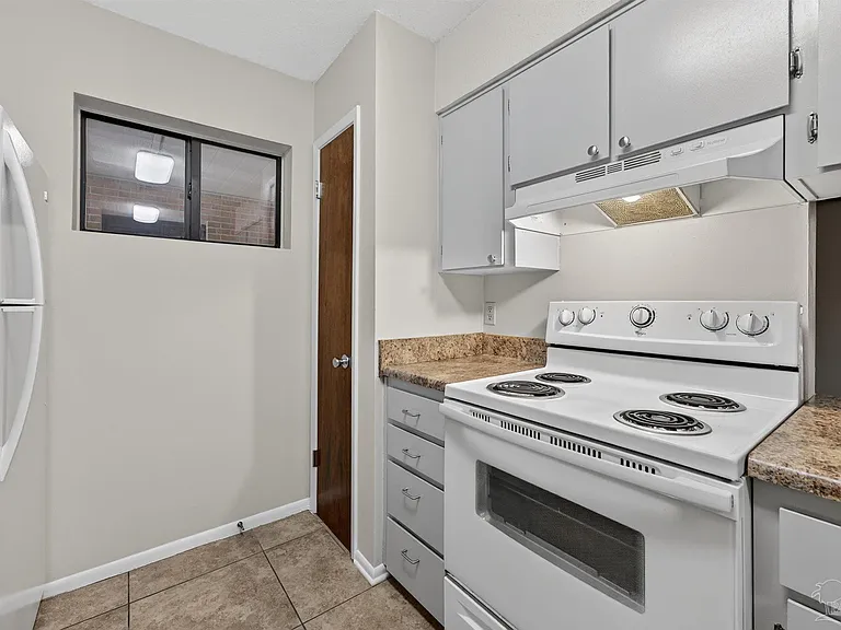 700 Palm Blvd N #D — Photo 9