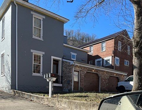 2nd image of 325 Market St