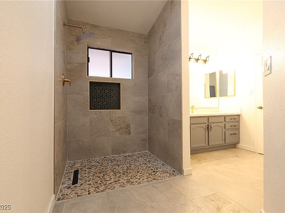 3rd image of 1009 Upland Blvd