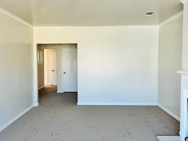 27-29 Iris Ave — Photo 6