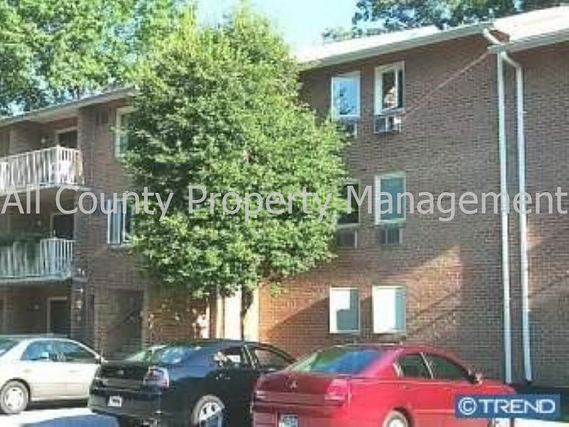 2nd image of 300 Campbell Cir Unit 19