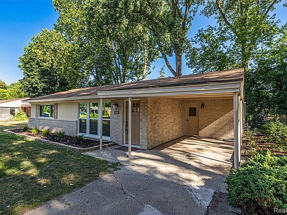 4th image of 2642 Littletell Ave