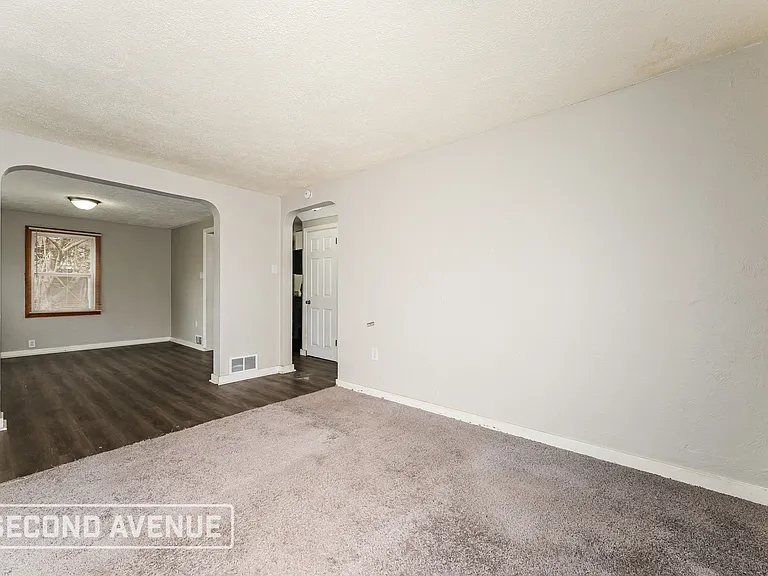 154 Collins Dr — Photo 5
