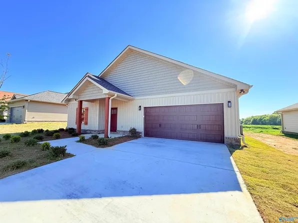 213 Deer Trl, Union Grove, AL 35175