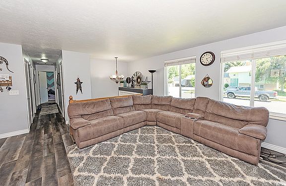 5th image of 1021 E Buchnell Dr