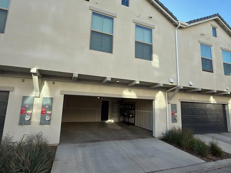2897 E Tamarind Dr — Photo 22