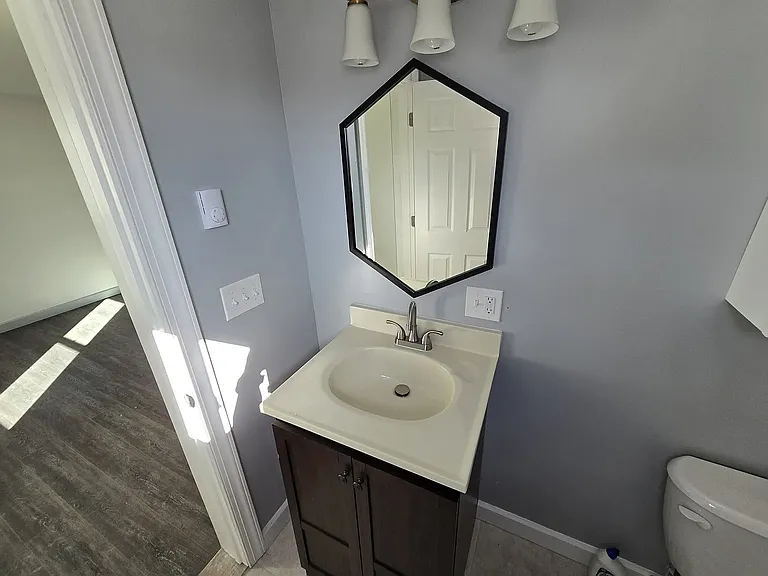 33 E Main St #D — Photo 8