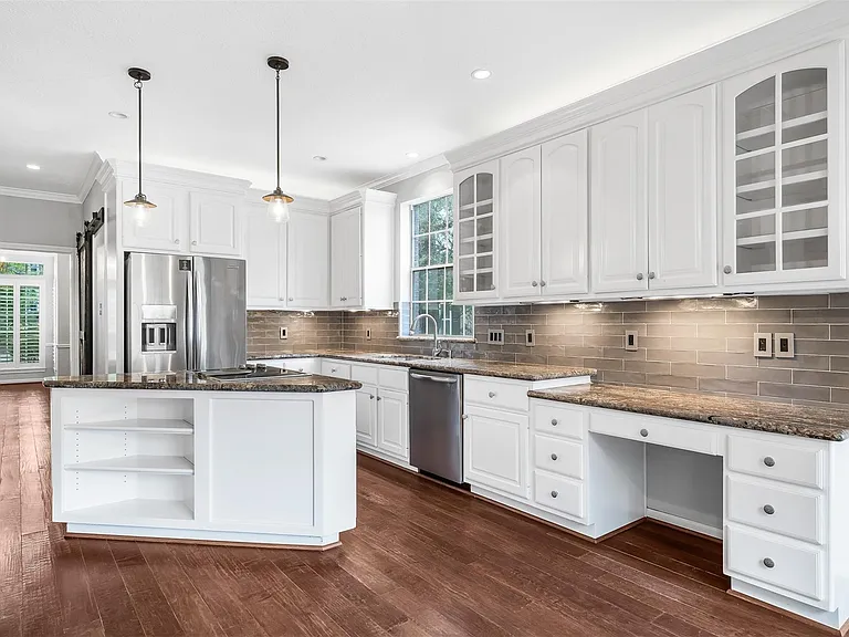 11 Winrock Pl — Photo 22