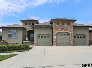 316 Oak Ridge View Cir, Council Bluffs, IA 51503