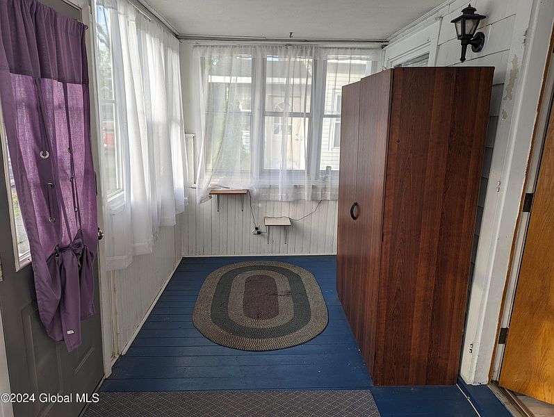 4th image of 18 Elliott Avenue