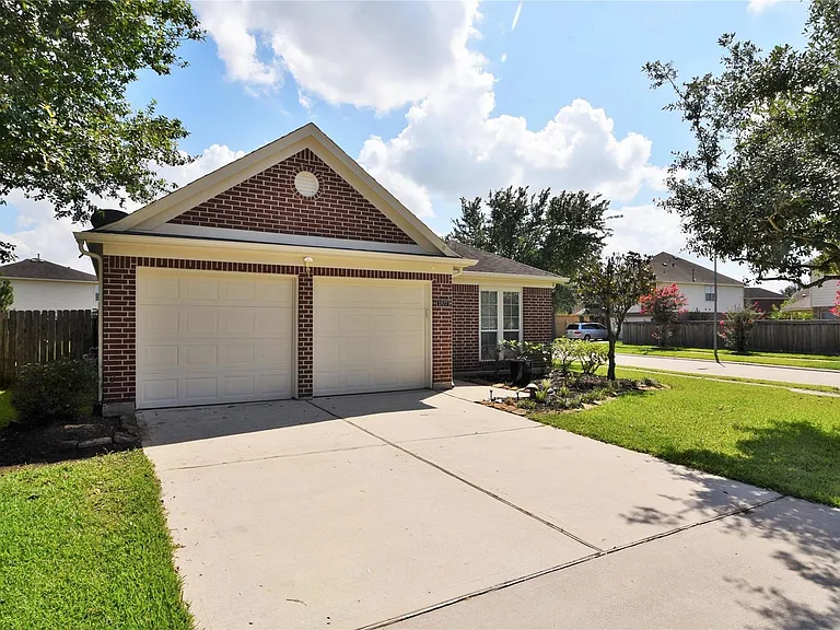 1827 Vanderwilt Ln — Photo 2