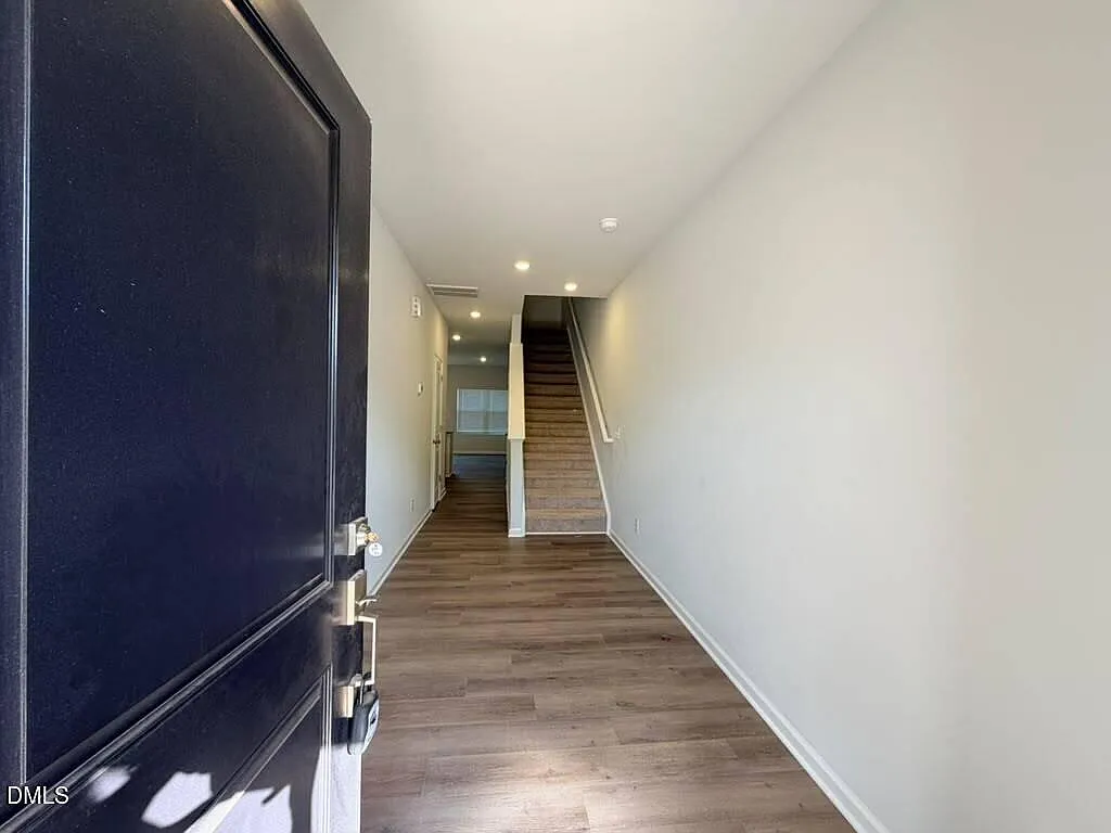 3 bed, 2.5 bath, 1672 sqft, $1,995 — Photo 3