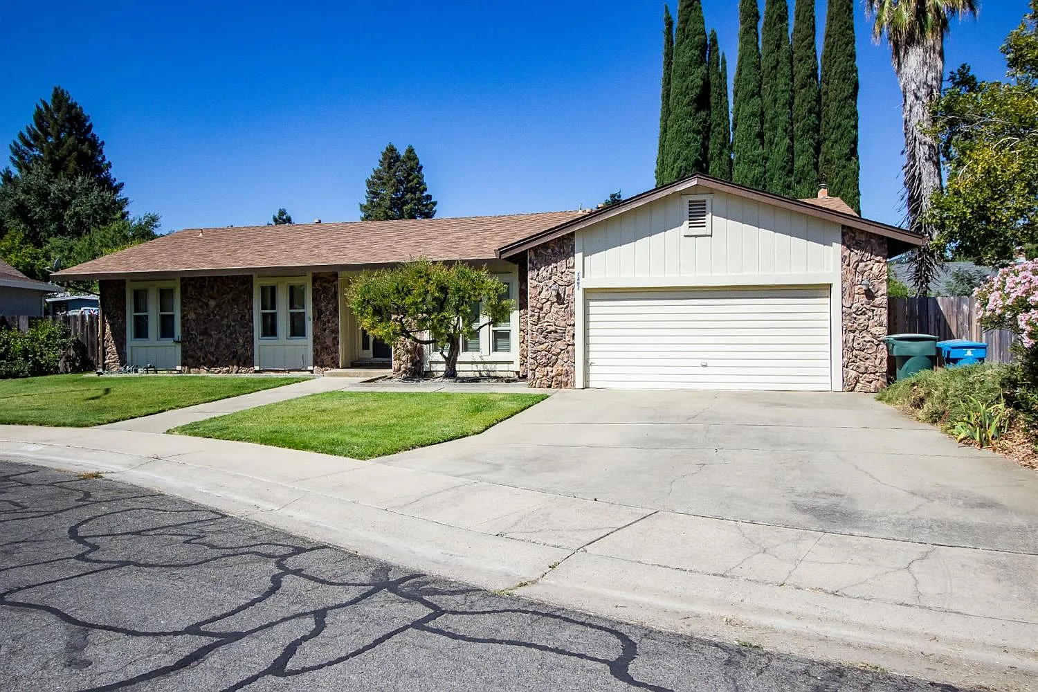 1491 Edwin Dr photo 1