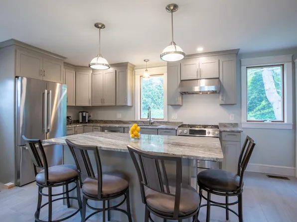 5 Gillies Ct, Newport, RI 02840