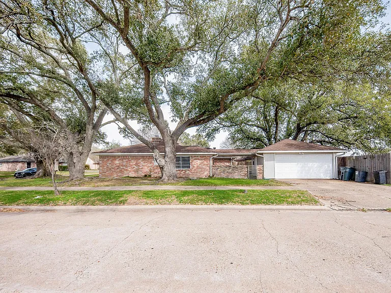 451 Gentilly Dr — Photo 5