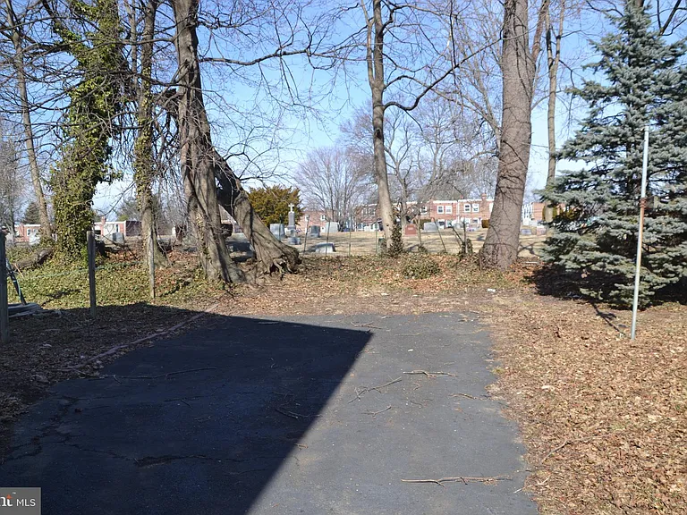246 Ardmore Ave — Photo 23