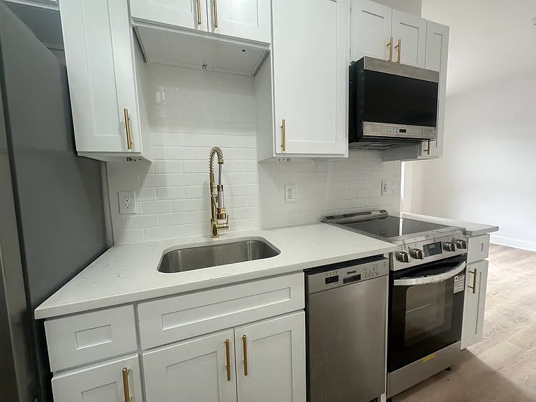 2 Maryland Avenue — Photo 13